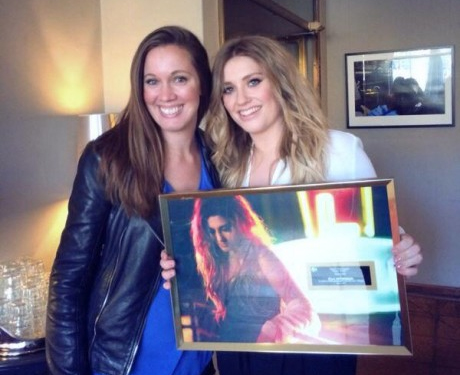 Ella Henderson och Nina Thorsell